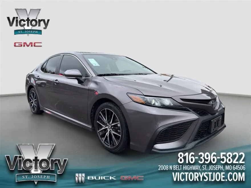 2021 Toyota Camry SE photo 1