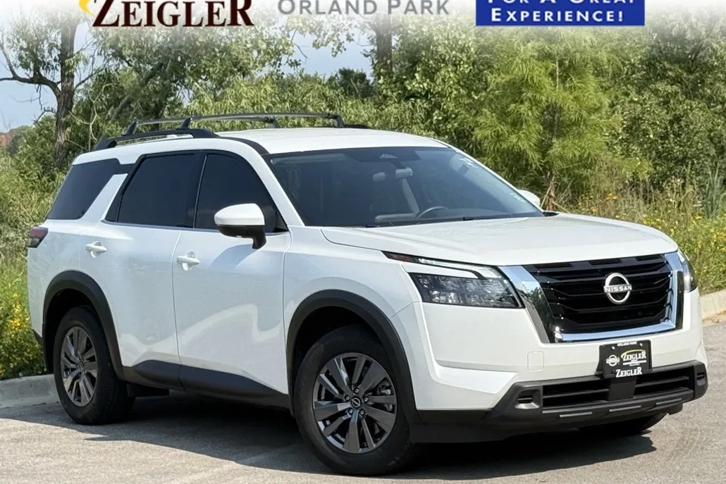 2025 Nissan Pathfinder SV photo 1