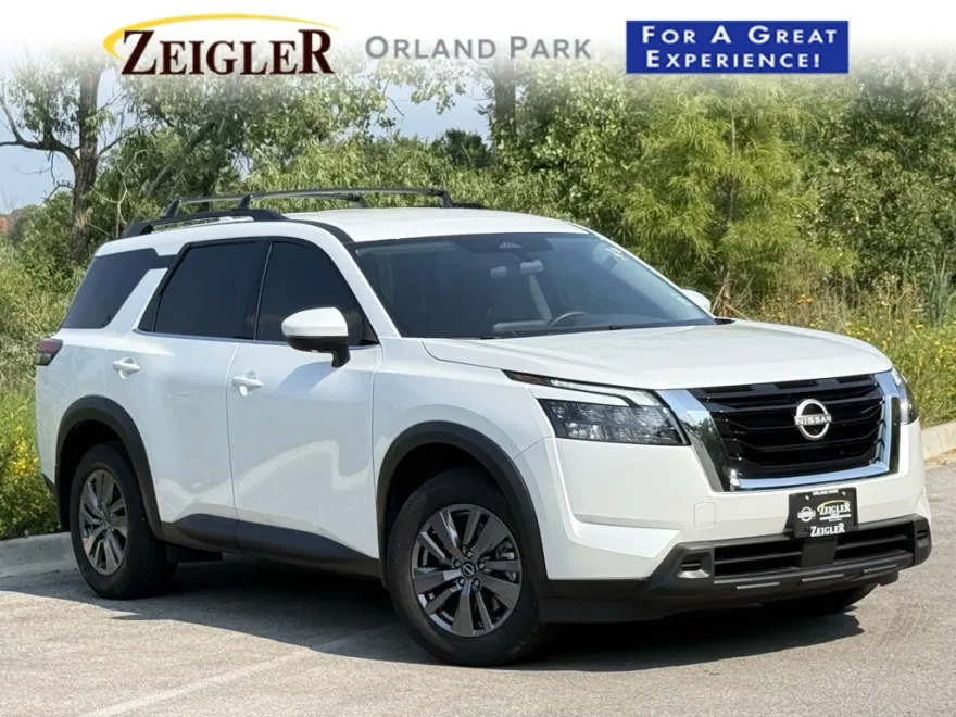 2025 Nissan Pathfinder SV photo 1