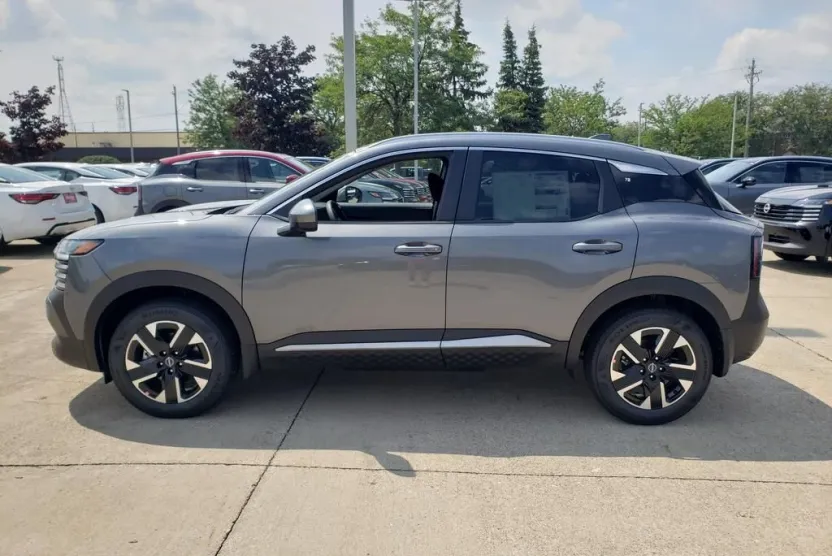 2025 Nissan Kicks SV photo 1