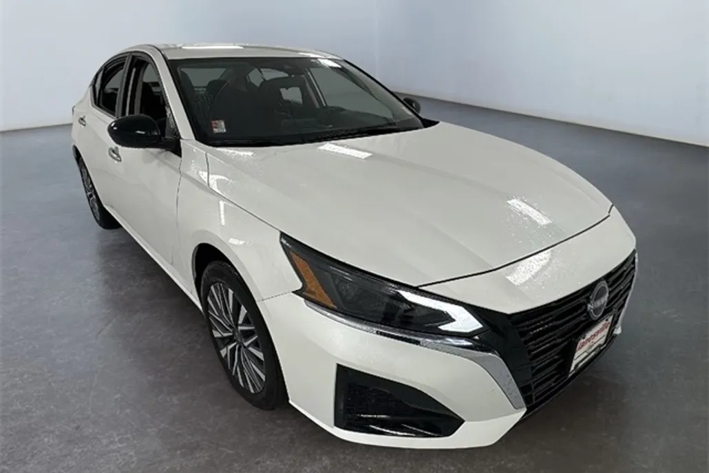 2025 Nissan Altima 2.5 SV photo 1