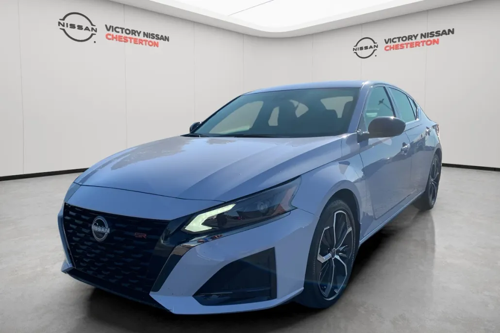2025 Nissan Altima SR photo 1