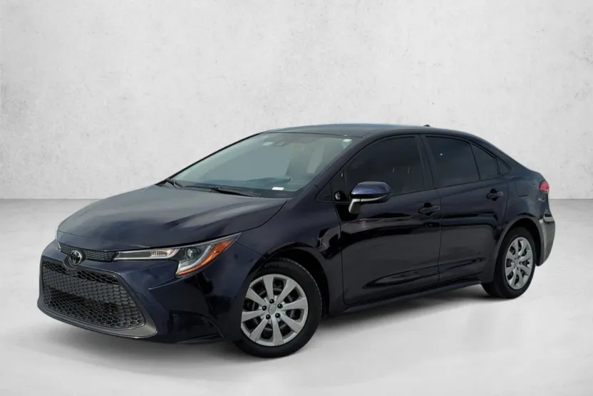 2021 Toyota Corolla LE photo 1