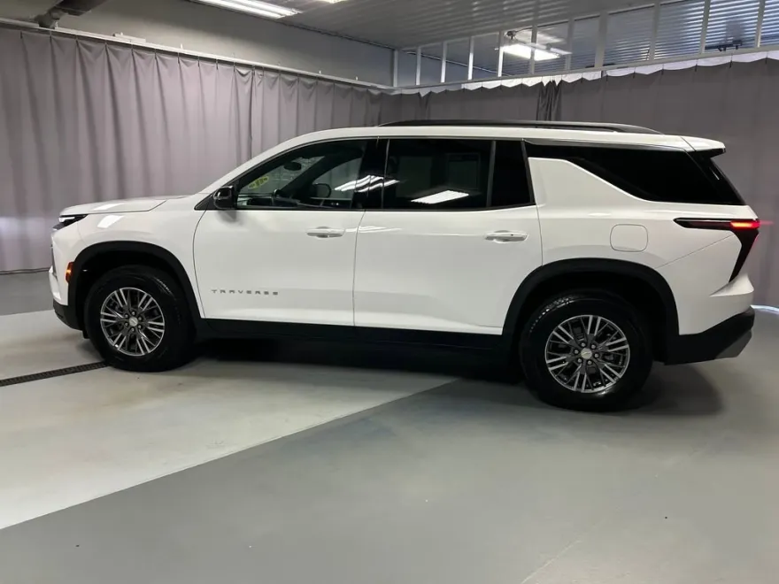 2025 Chevrolet Traverse photo 1