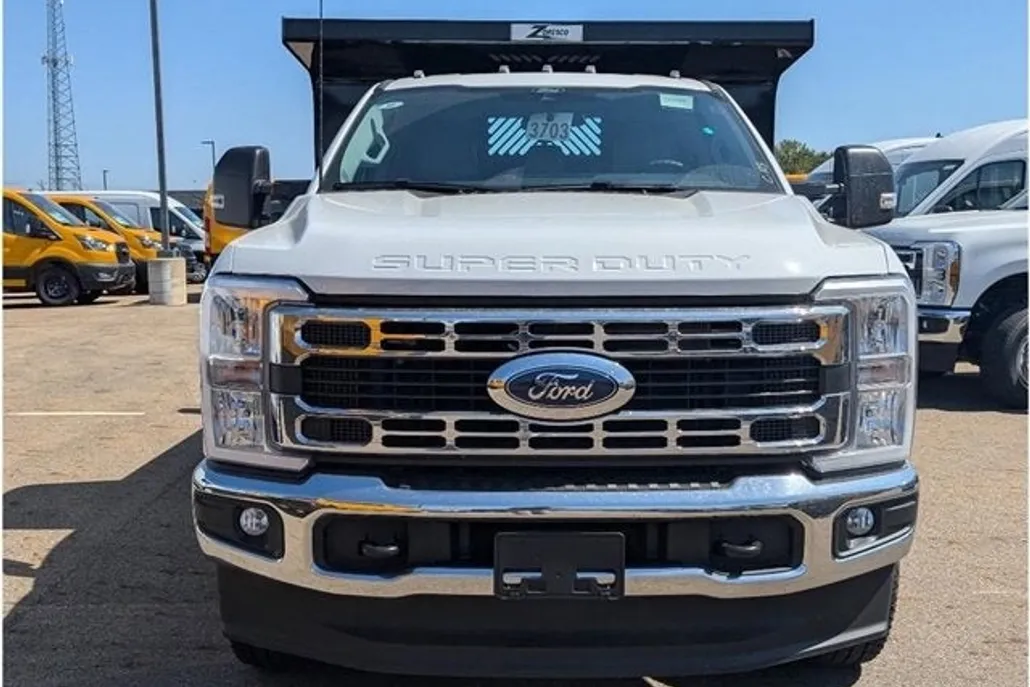 2025 Ford F-350 XL photo 1