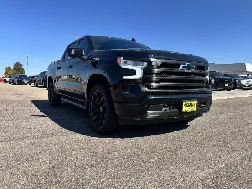 2023 Chevrolet Silverado 1500 High Country photo 1