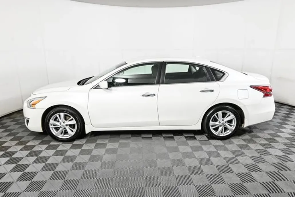 2014 Nissan Altima 2.5 SV photo 1