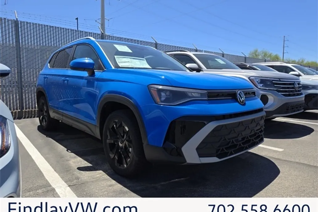 2025 Volkswagen Taos SE photo 1