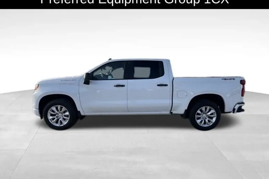2025 Chevrolet Silverado 1500 Custom photo 1