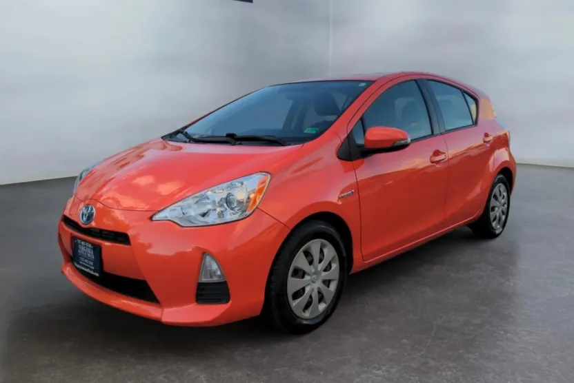 2013 Toyota Prius C Two photo 1