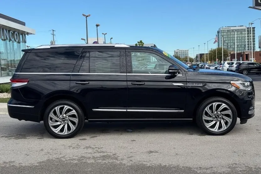 2023 Lincoln Navigator Reserve photo 1