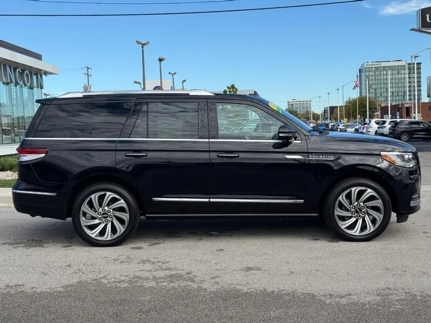 2023 Lincoln Navigator Reserve photo 1