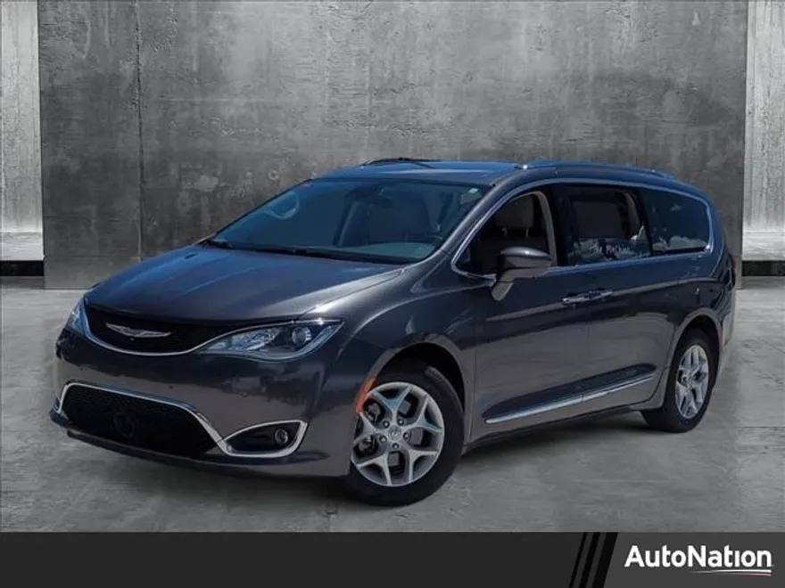 2017 Chrysler Pacifica Touring Plus photo 1