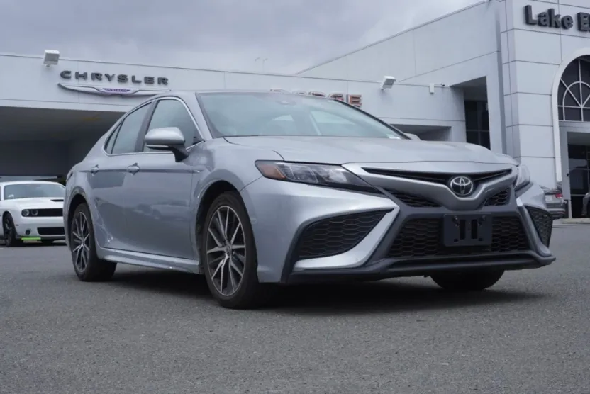 2023 Toyota Camry SE photo 1