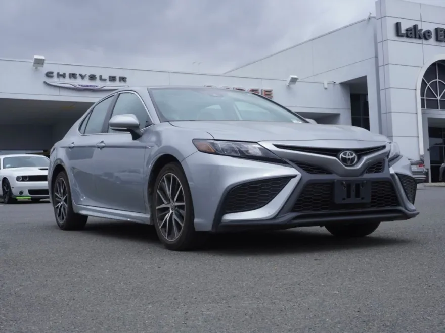 2023 Toyota Camry SE photo 1