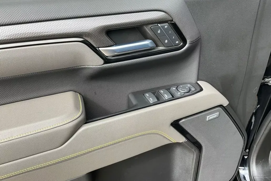 2023 Chevrolet Silverado 1500 ZR2 photo 1