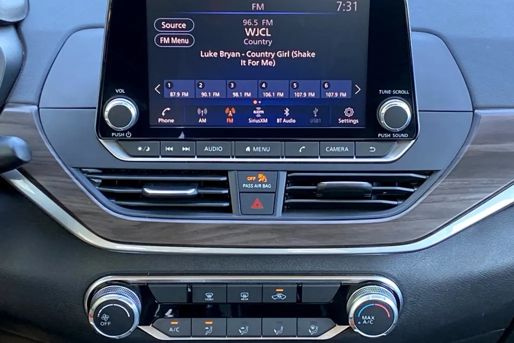 2024 Nissan Altima 2.5 SV photo 1