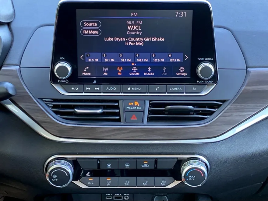 2024 Nissan Altima 2.5 SV photo 1