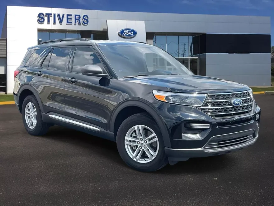 2024 Ford Explorer XLT photo 1