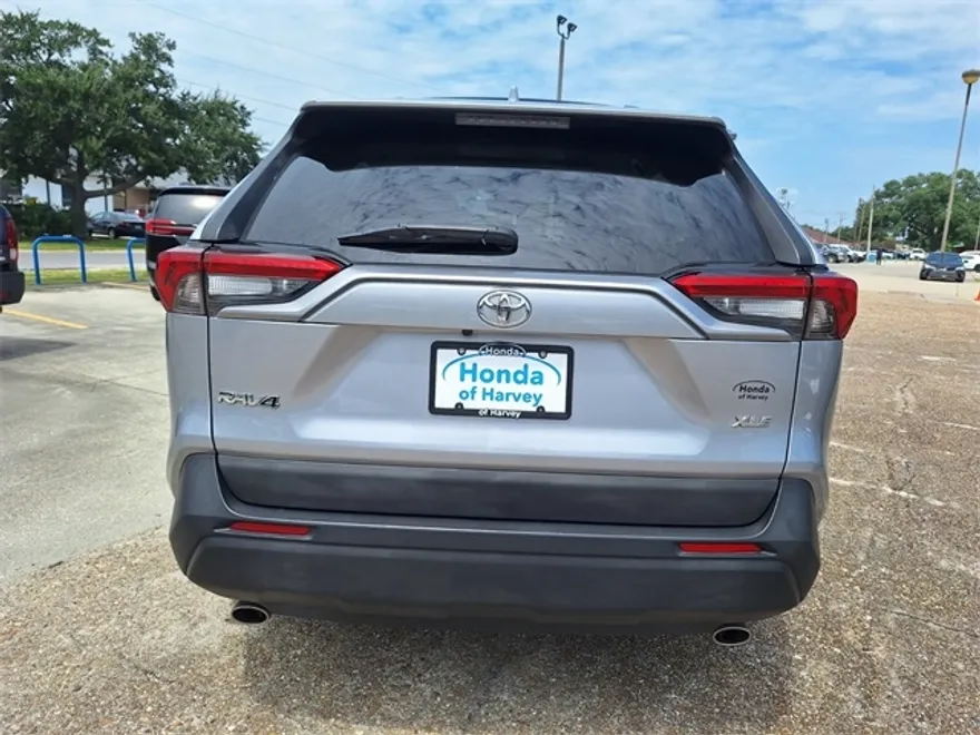 2022 Toyota RAV4 XLE photo 1