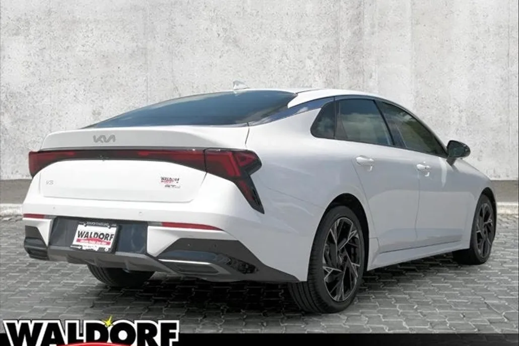2025 Kia K5 GT-Line photo 1