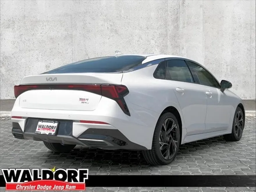 2025 Kia K5 GT-Line photo 1