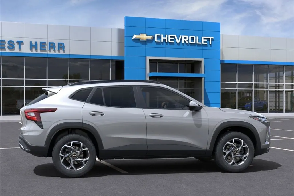 2025 Chevrolet Trax LT photo 1