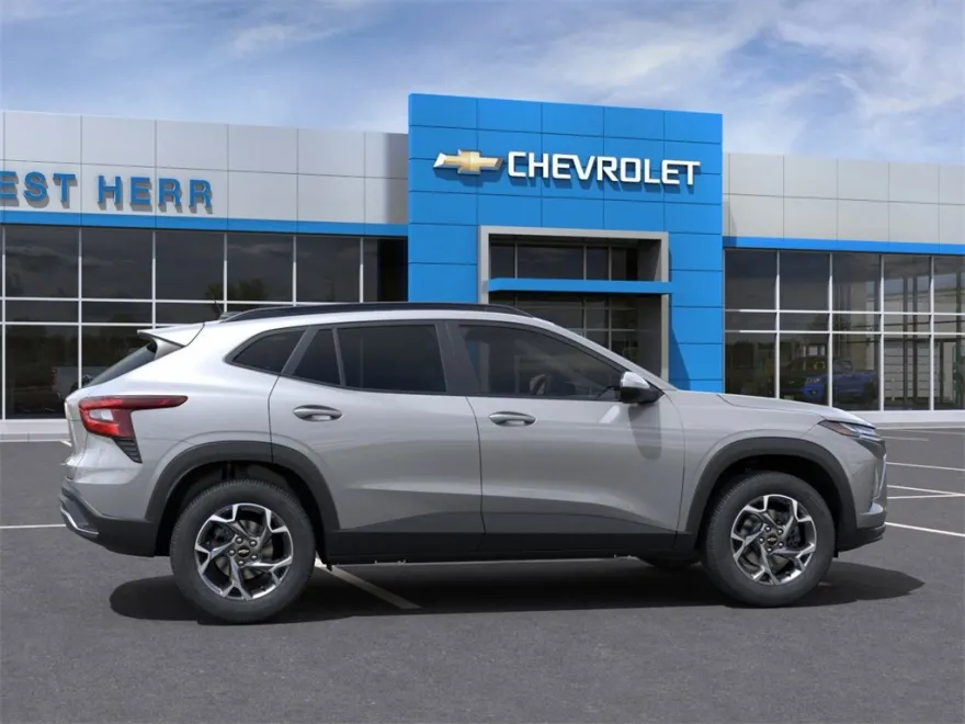 2025 Chevrolet Trax LT photo 1