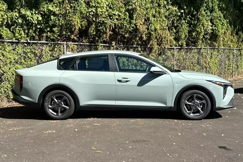 2025 Kia K4 LXS photo 1