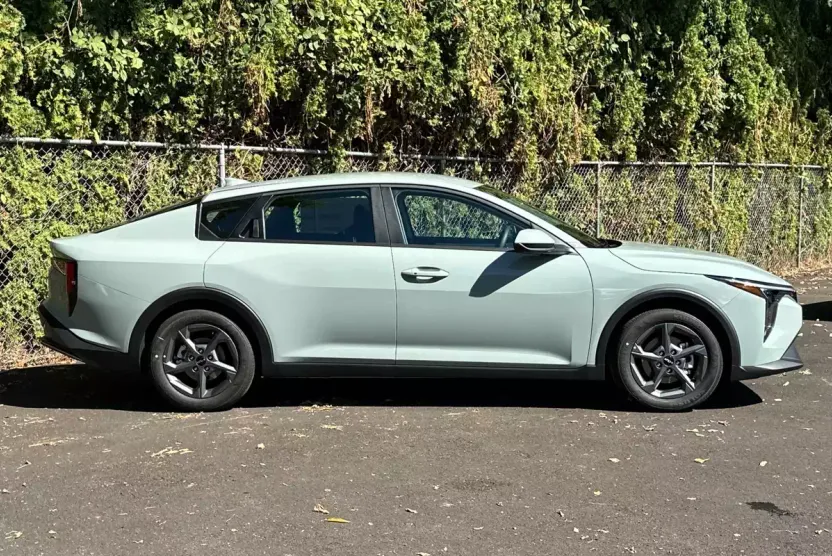 2025 Kia K4 LXS photo 1