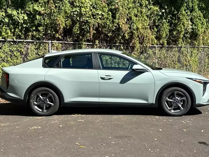 2025 Kia K4 LXS photo 1