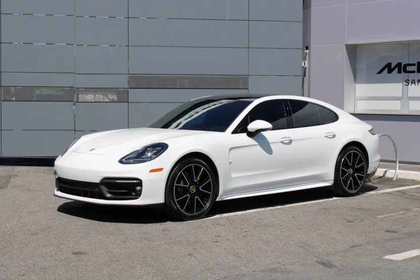 2023 Porsche Panamera 4 Platinum photo 1