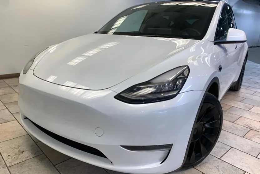 2022 Tesla Model Y Long Range photo 1