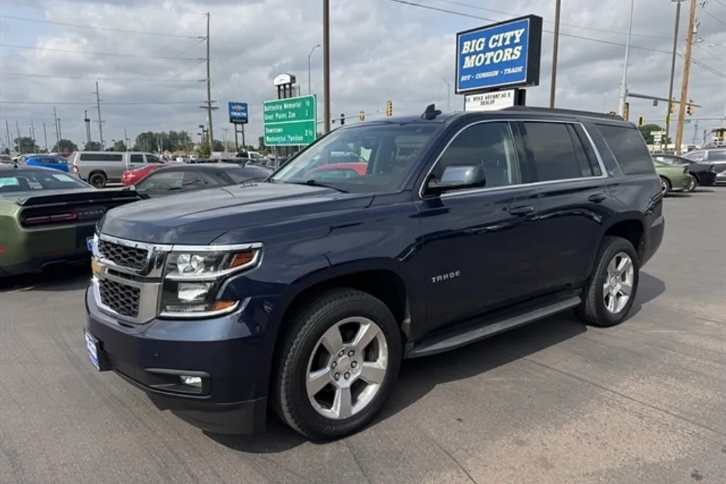 2017 Chevrolet Tahoe LT photo 1