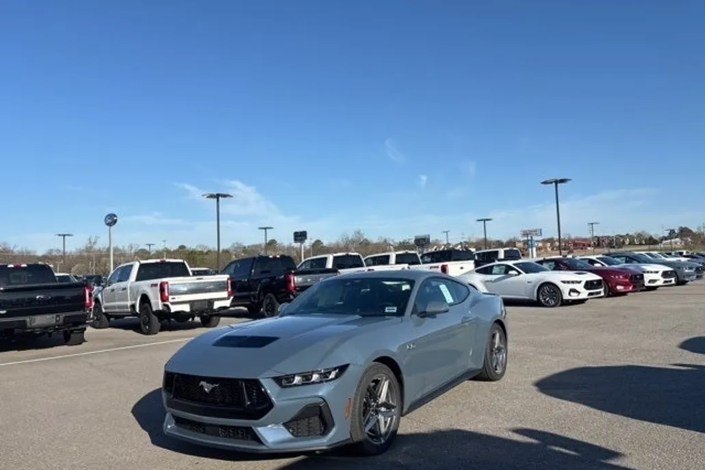 2025 Ford Mustang GT photo 1
