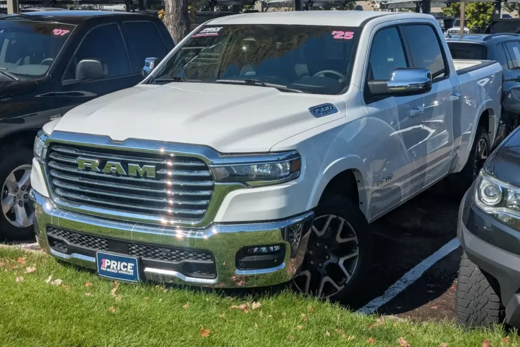 2025 Ram 1500 Laramie photo 1