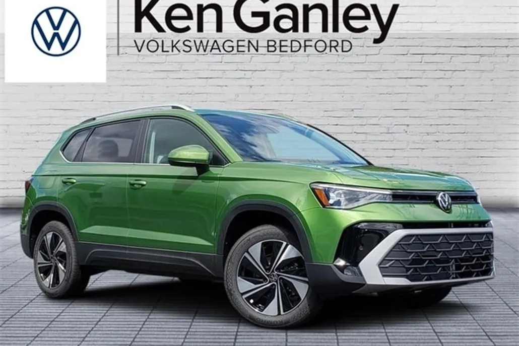 2025 Volkswagen Taos SE photo 1