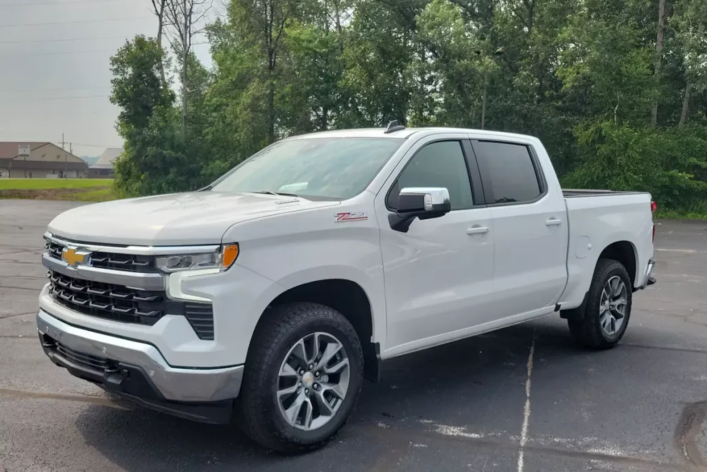 2026 Chevrolet Silverado 1500 LT photo 1