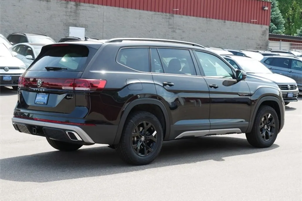 2025 Volkswagen Atlas Peak Edition SE photo 1