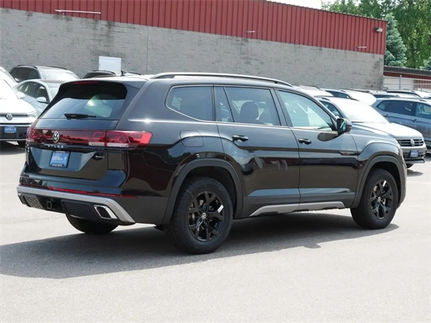 2025 Volkswagen Atlas Peak Edition SE photo 1