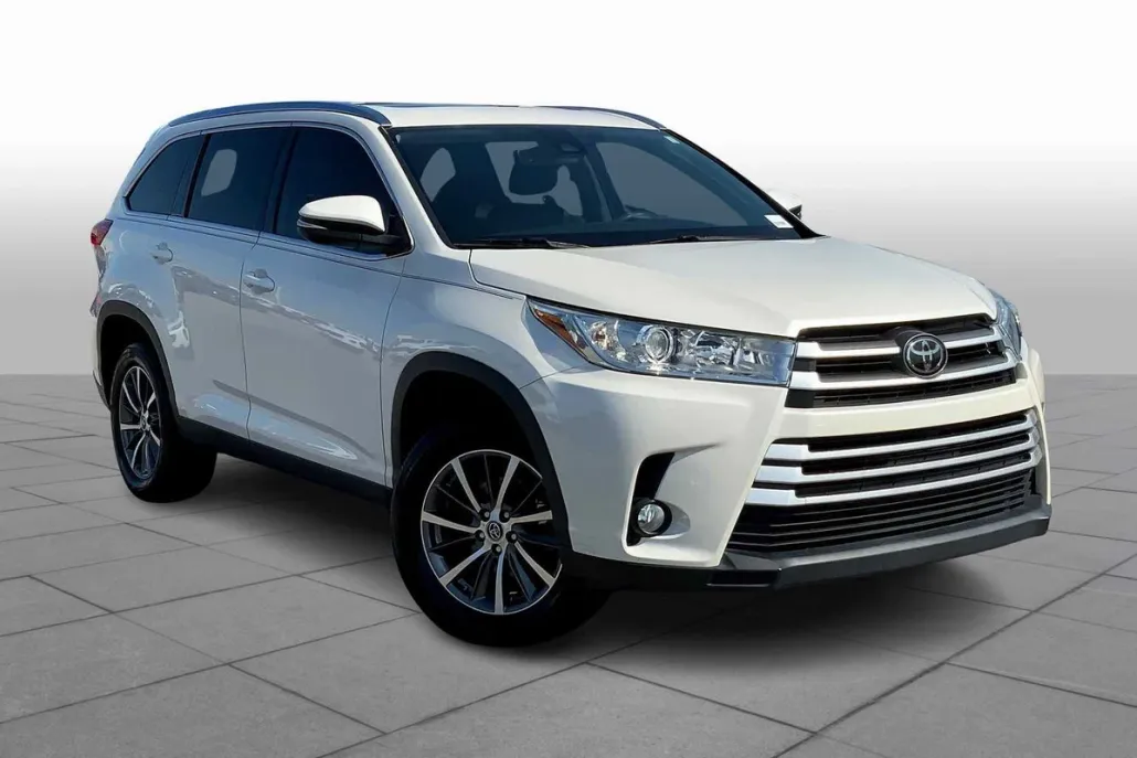 2019 Toyota Highlander XLE photo 1