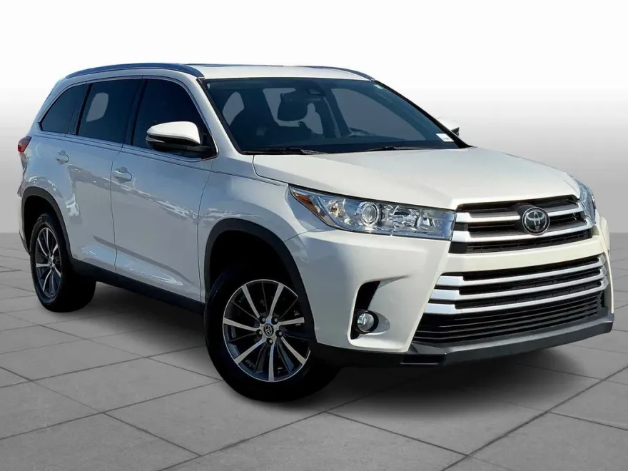 2019 Toyota Highlander XLE photo 1