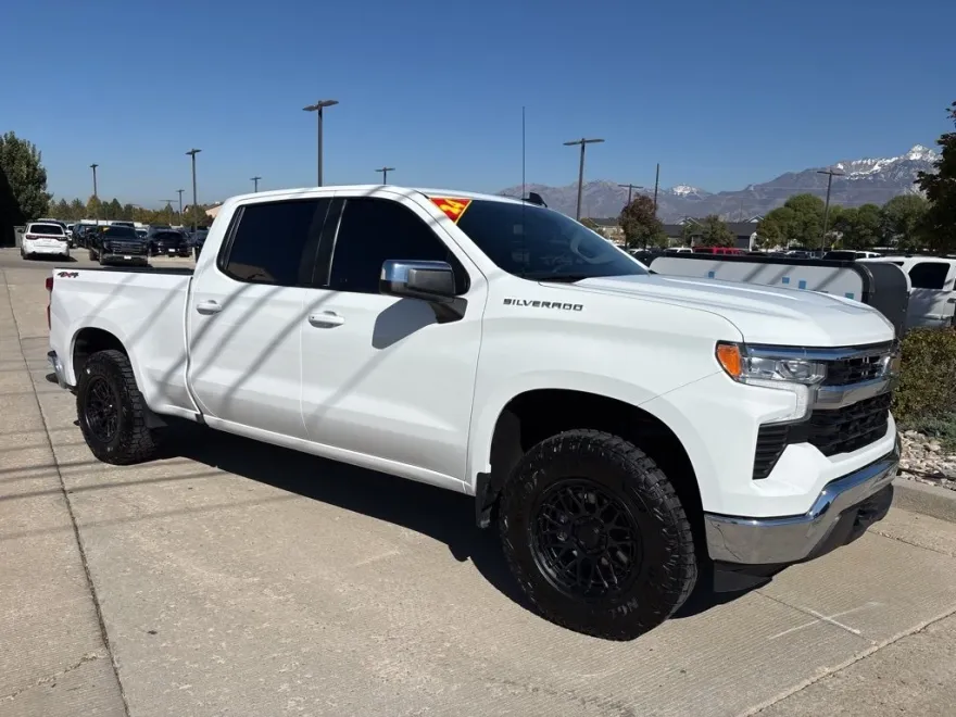2024 Chevrolet Silverado 1500 LT photo 1