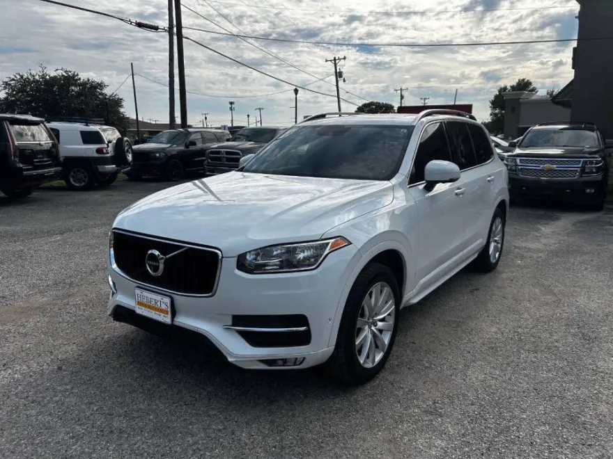2016 Volvo XC90 T6 Momentum photo 1