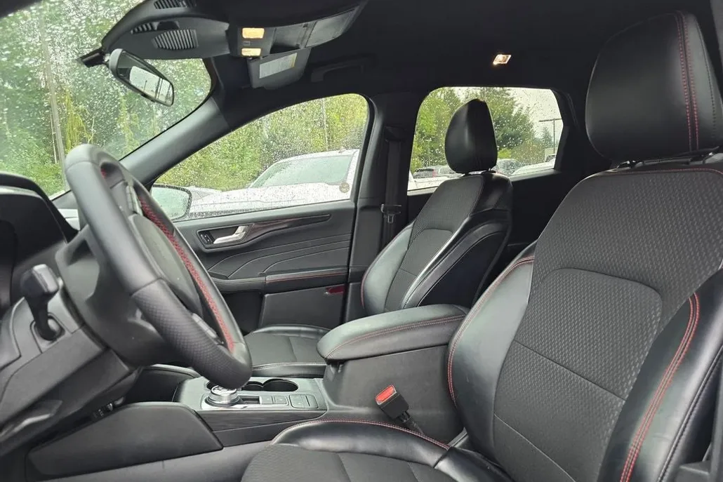 2024 Ford Escape ST-Line photo 1