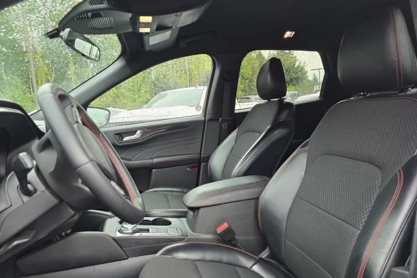 2024 Ford Escape ST-Line photo 1
