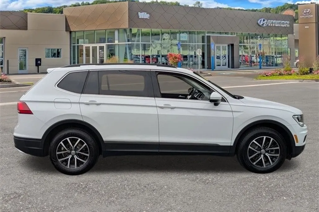 2021 Volkswagen Tiguan SE photo 1