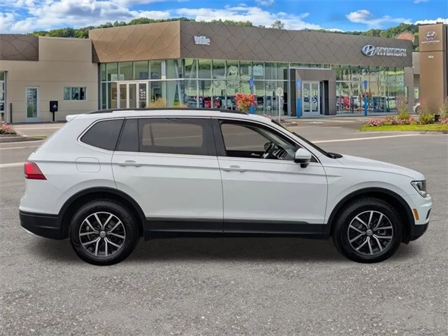 2021 Volkswagen Tiguan SE photo 1