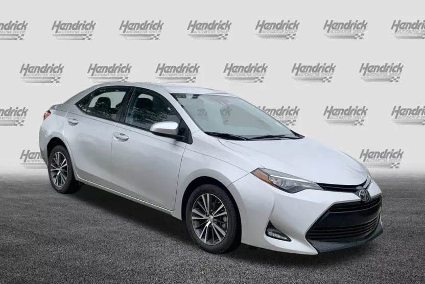 2017 Toyota Corolla LE photo 1