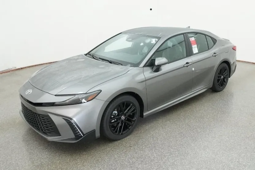 2026 Toyota Camry SE photo 1